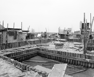 883312 Gezicht op de bouwspeeltuin Lunetten aan de Oude Liesbosweg te Utrecht.